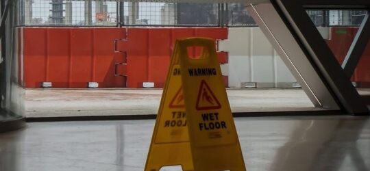 slippery when wet sign