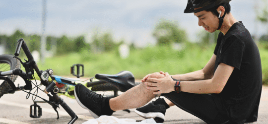 A bicycle rider on the road injured.